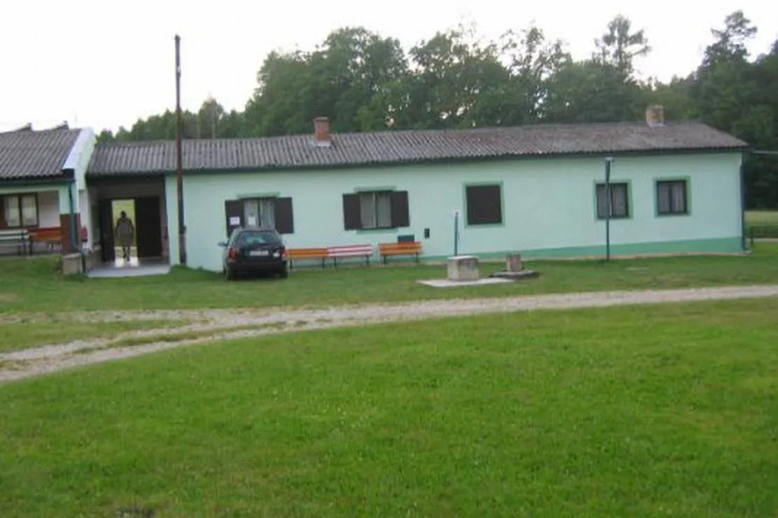 autokemp-u-skalniku-straz-nad-nezarkou-bzebe
