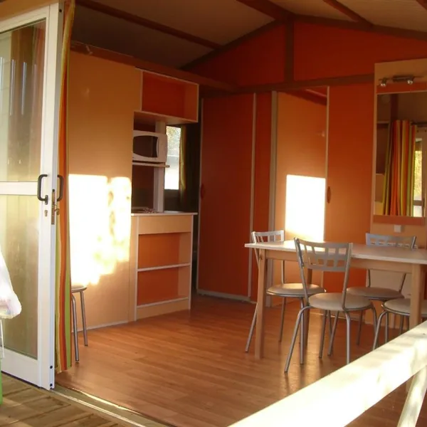 les-chalands-fleuris-st-andre-des-eaux-loire-atlantique-xwbs9