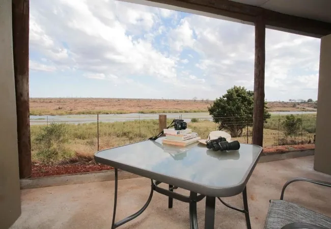 croc-bridge-safari-lodge-entrance-of-crocodile-bridge-gate-gomondwane-road-clw5p