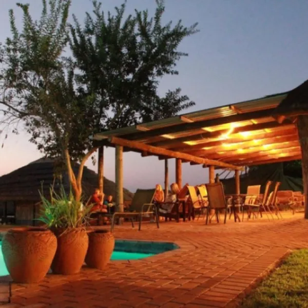 croc-bridge-safari-lodge-entrance-of-crocodile-bridge-gate-gomondwane-road-hk4rh