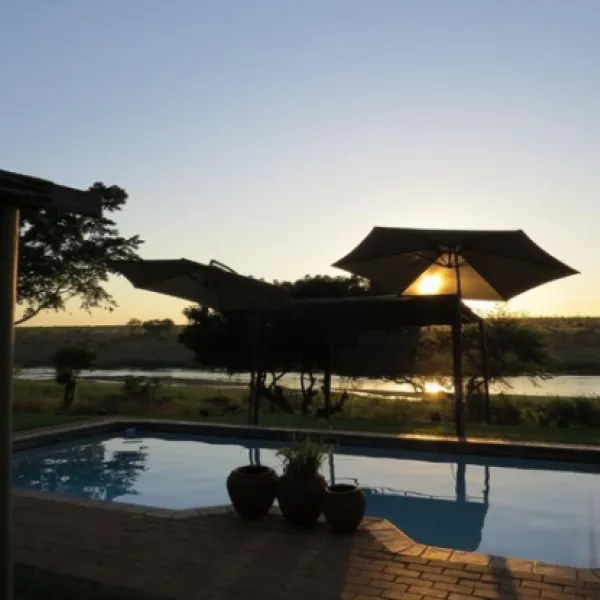 croc-bridge-safari-lodge-entrance-of-crocodile-bridge-gate-gomondwane-road-q92iw