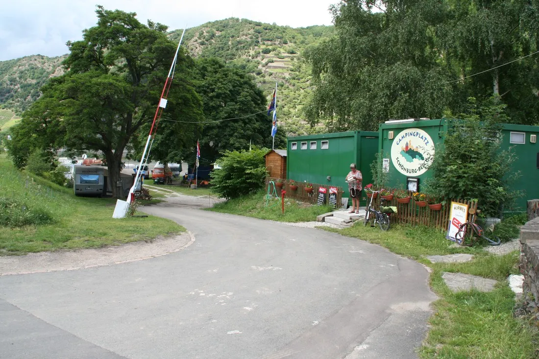 schonburgblick-oberwesel-ygfwx