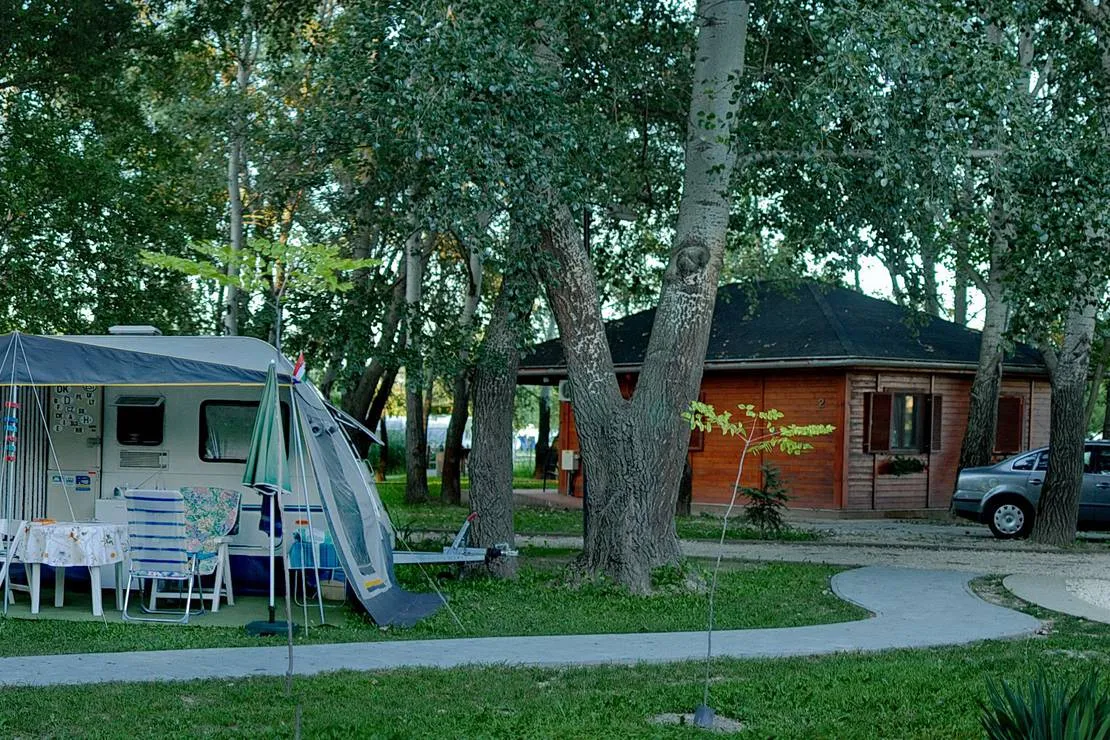 thermal-camping-aqua-land-rackeve-w8u7k